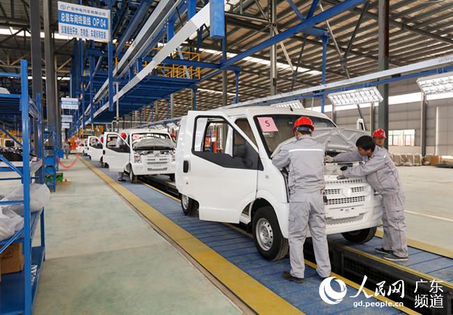 肇慶首輛新能源汽車整車下線